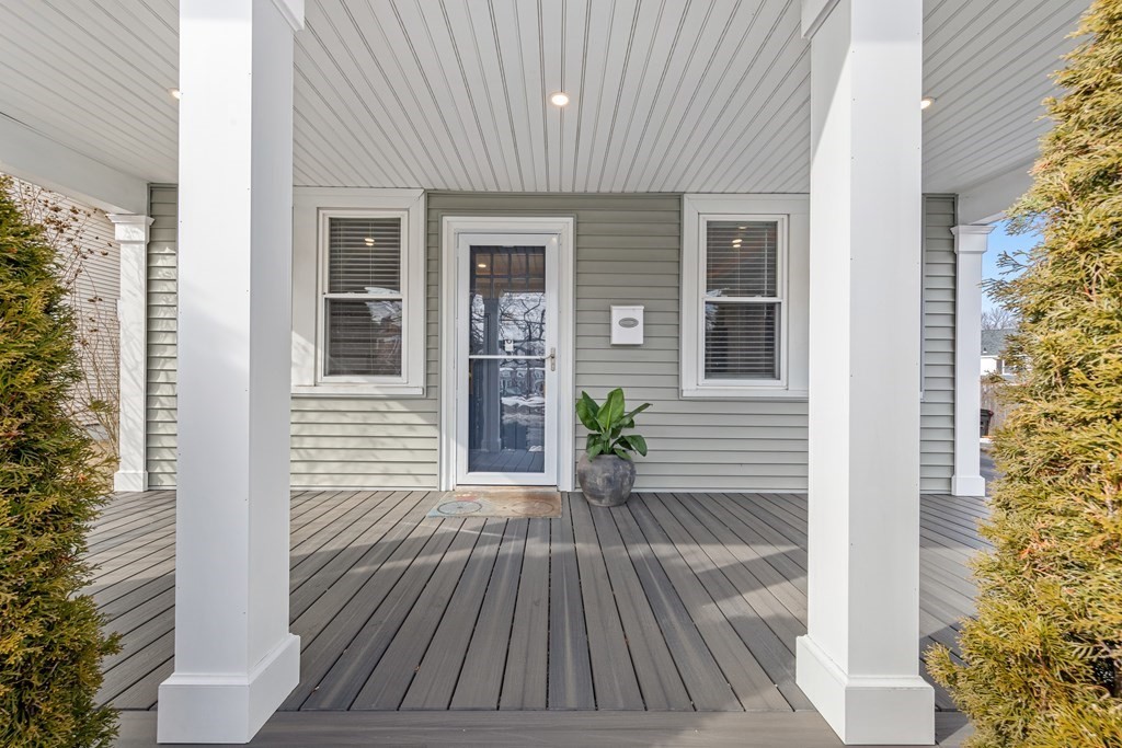 6 Storey Avenue Newburyport, MA 01950 - Photo 2 of 41