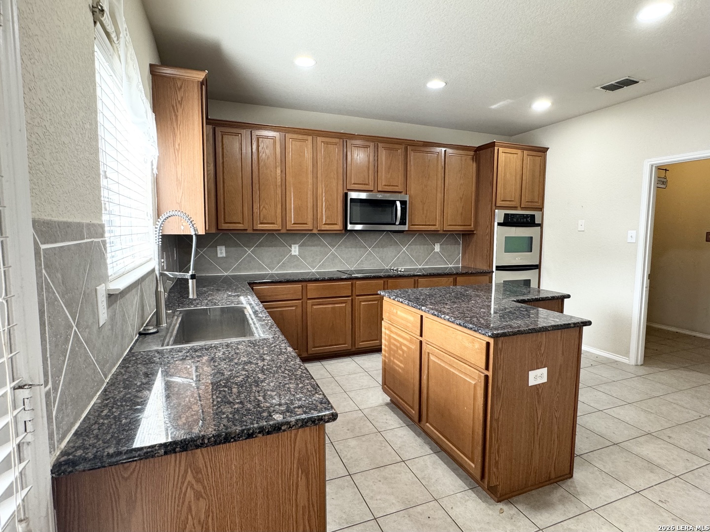 404 Circle Star Road Schertz, TX 78154 - Photo 12 of 36