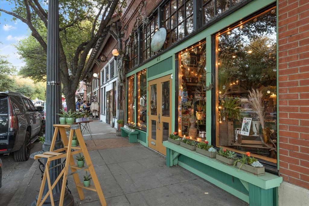 732 North Windomere Avenue Dallas, TX 75208 - Photo 28 of 33 a view of outdoor space with seating area