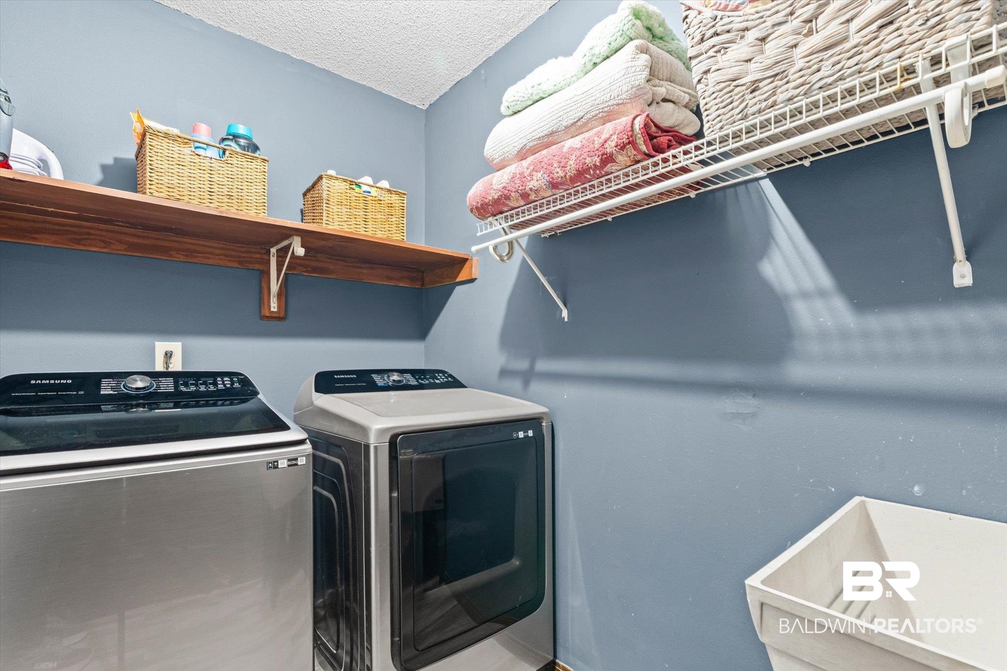 3846 Leslie Road Saraland, AL 36571 - Photo 21 of 40 Laundry room featuring a textured ceiling and washer and clothes dryer