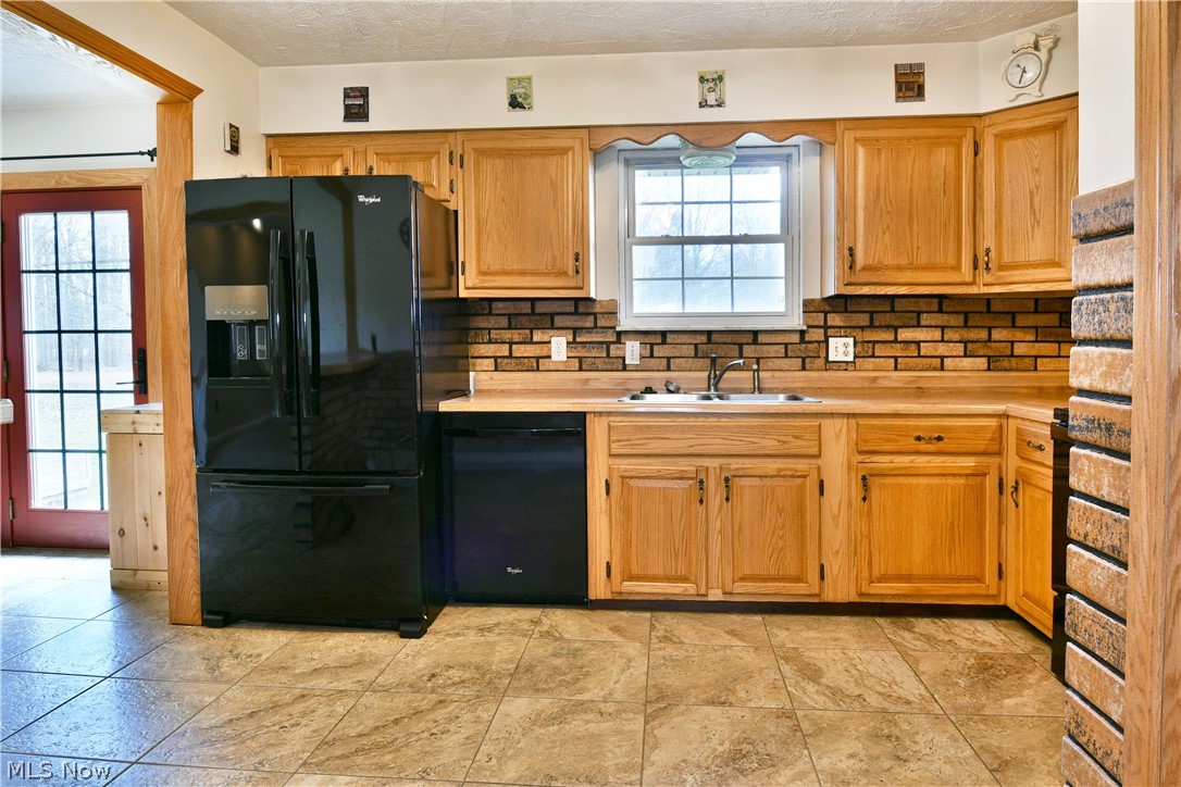 6883 Palmyra Road Southwest Warren, OH 44481 - Photo 4 of 49 Gallery Image 4