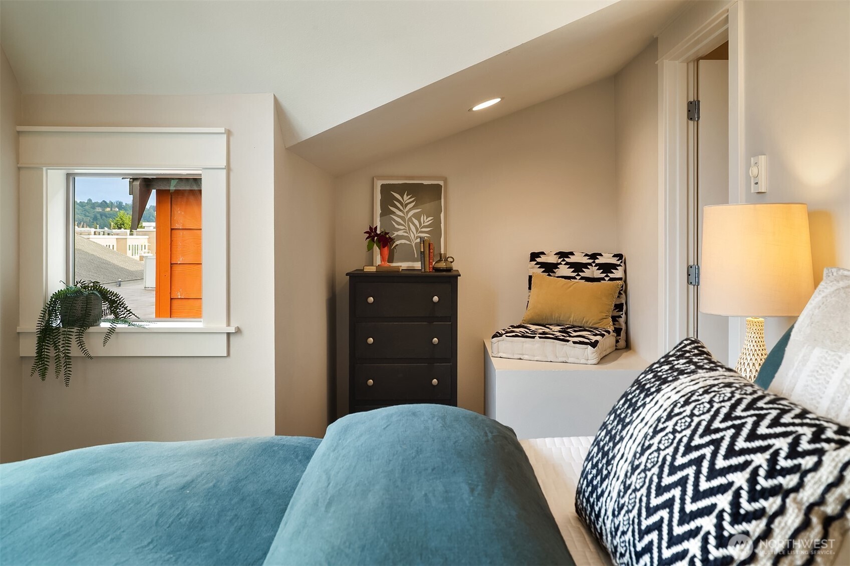 3425 Meridian Avenue North Seattle, WA 98103 - Photo 19 of 23