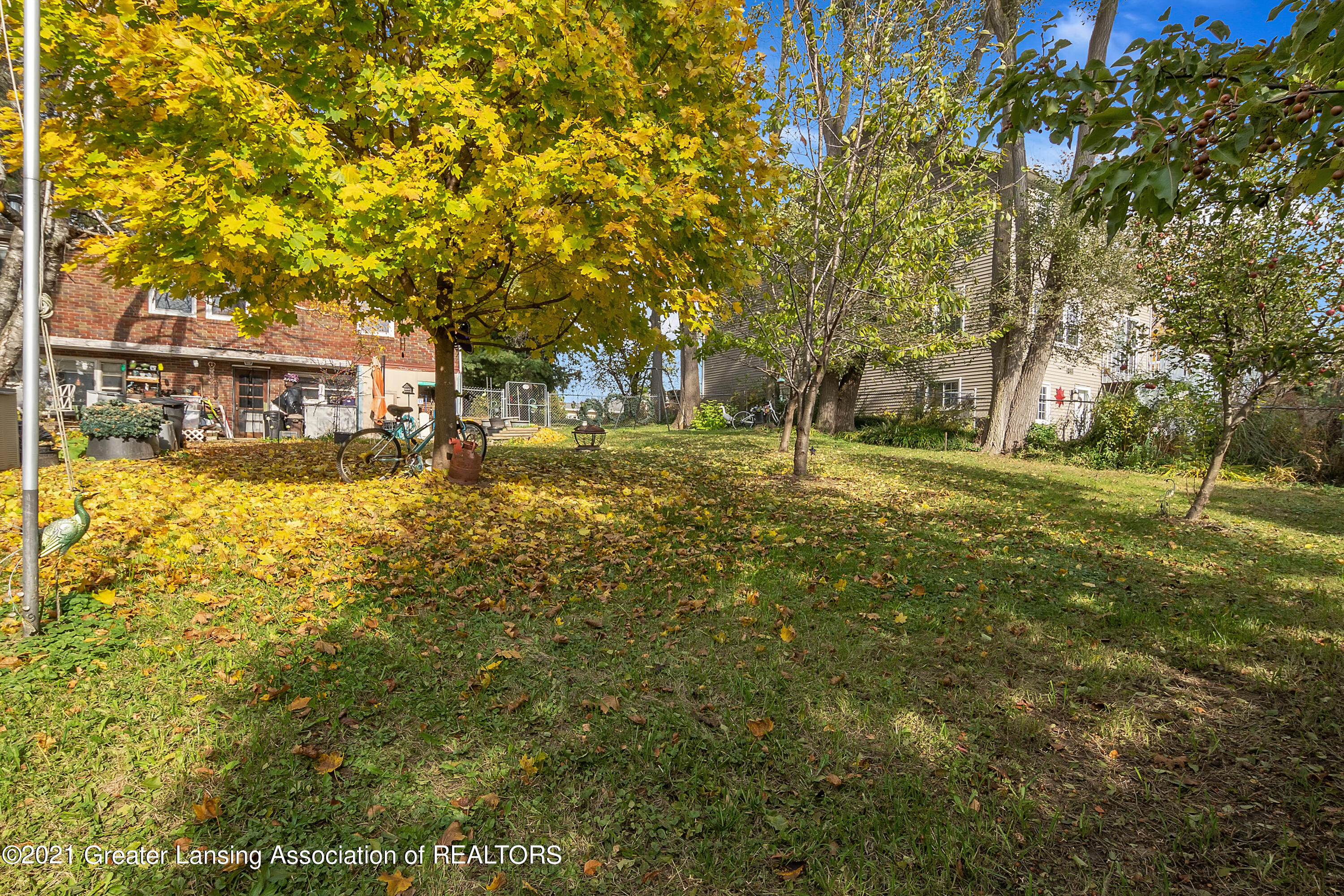 7154 Coleman Road East Lansing, MI 48823 - Photo 23 of 24 Backyard