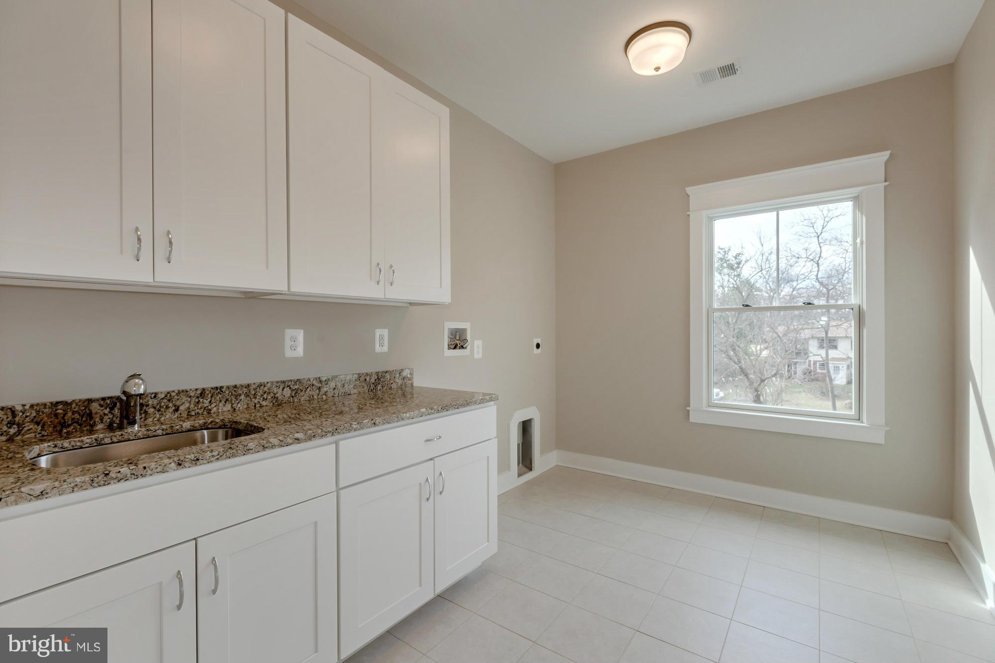 363 Court House Road Southwest Vienna, VA 22180 - Photo 12 of 20 Interior (General)