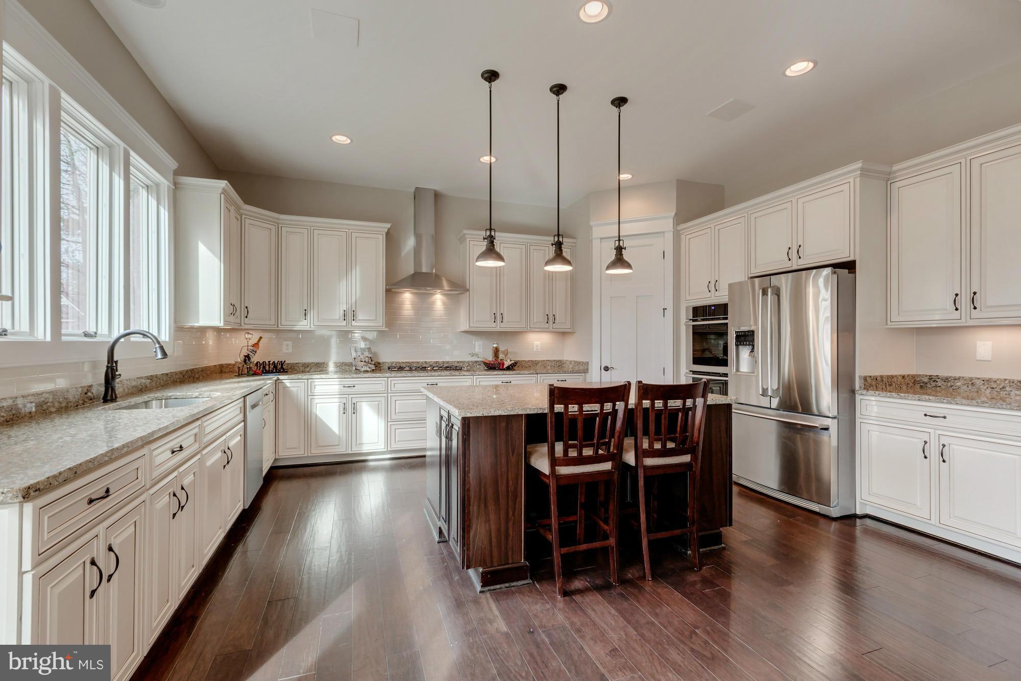 363 Court House Road Southwest Vienna, VA 22180 - Photo 4 of 20 Interior (General)