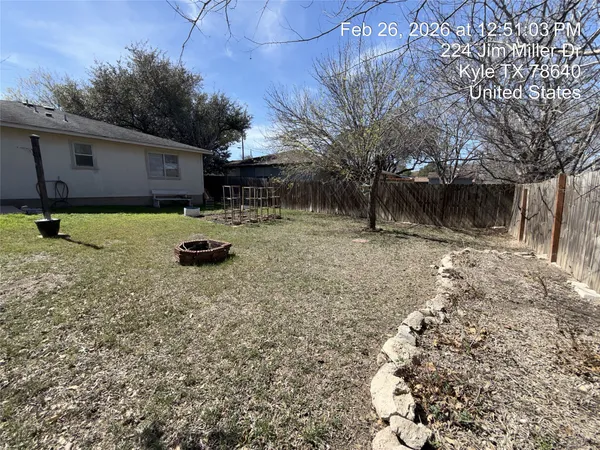 a view of backyard of the house