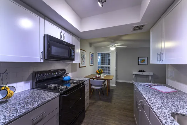 $1,050 | 8787 Hammerly Boulevard, Unit 1423, Houston, TX 77080