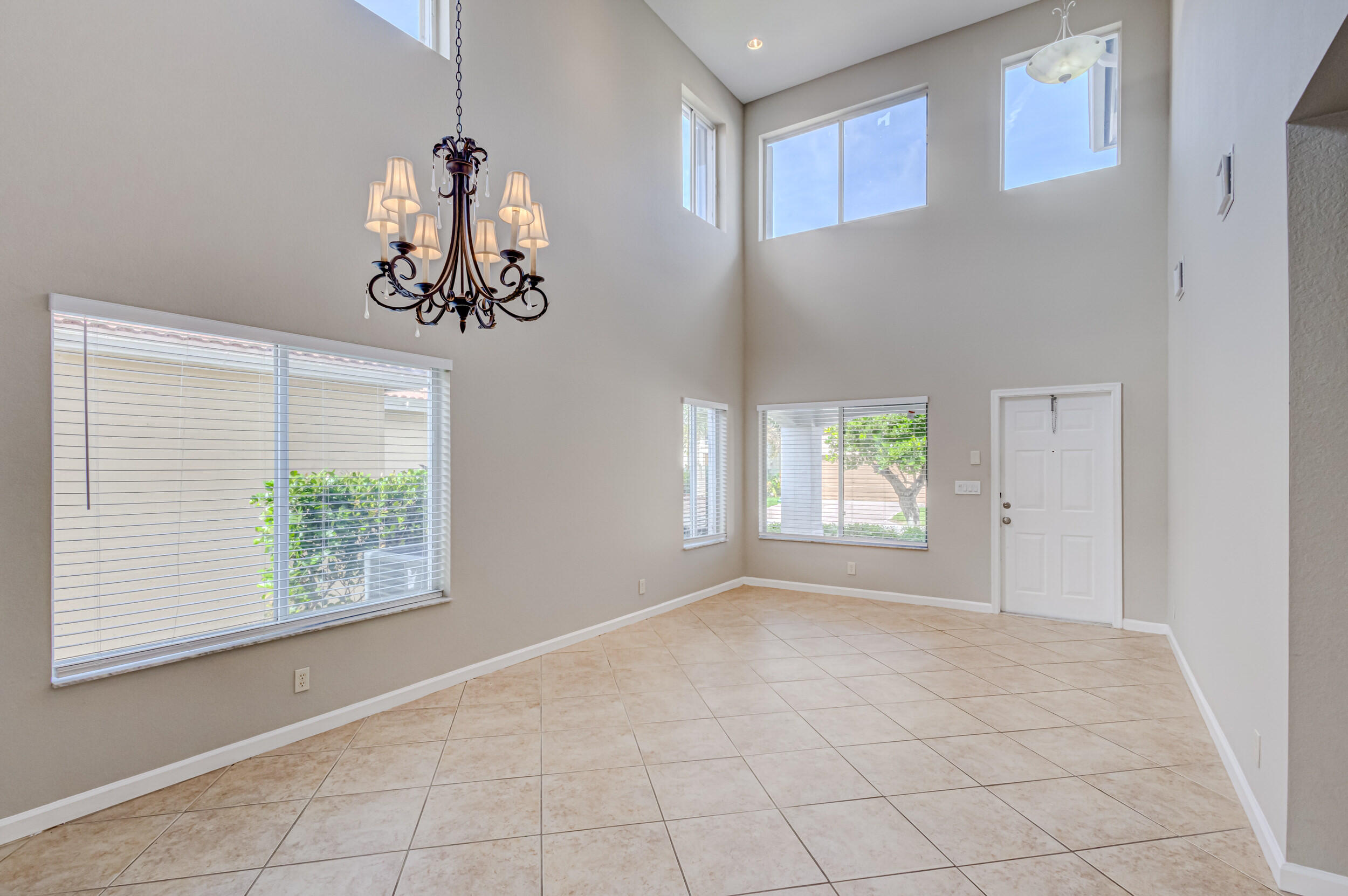 2019 Little Torch Street Riviera Beach, FL 33407 - Photo 7 of 81 10_5d1a4109js