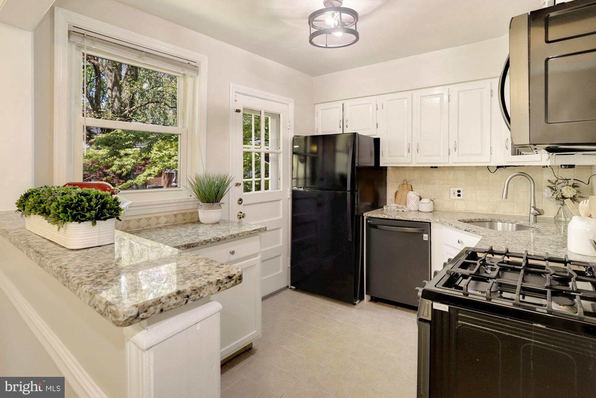 411 Greenbrier Drive Silver Spring, MD 20910 - Photo 7 of 21