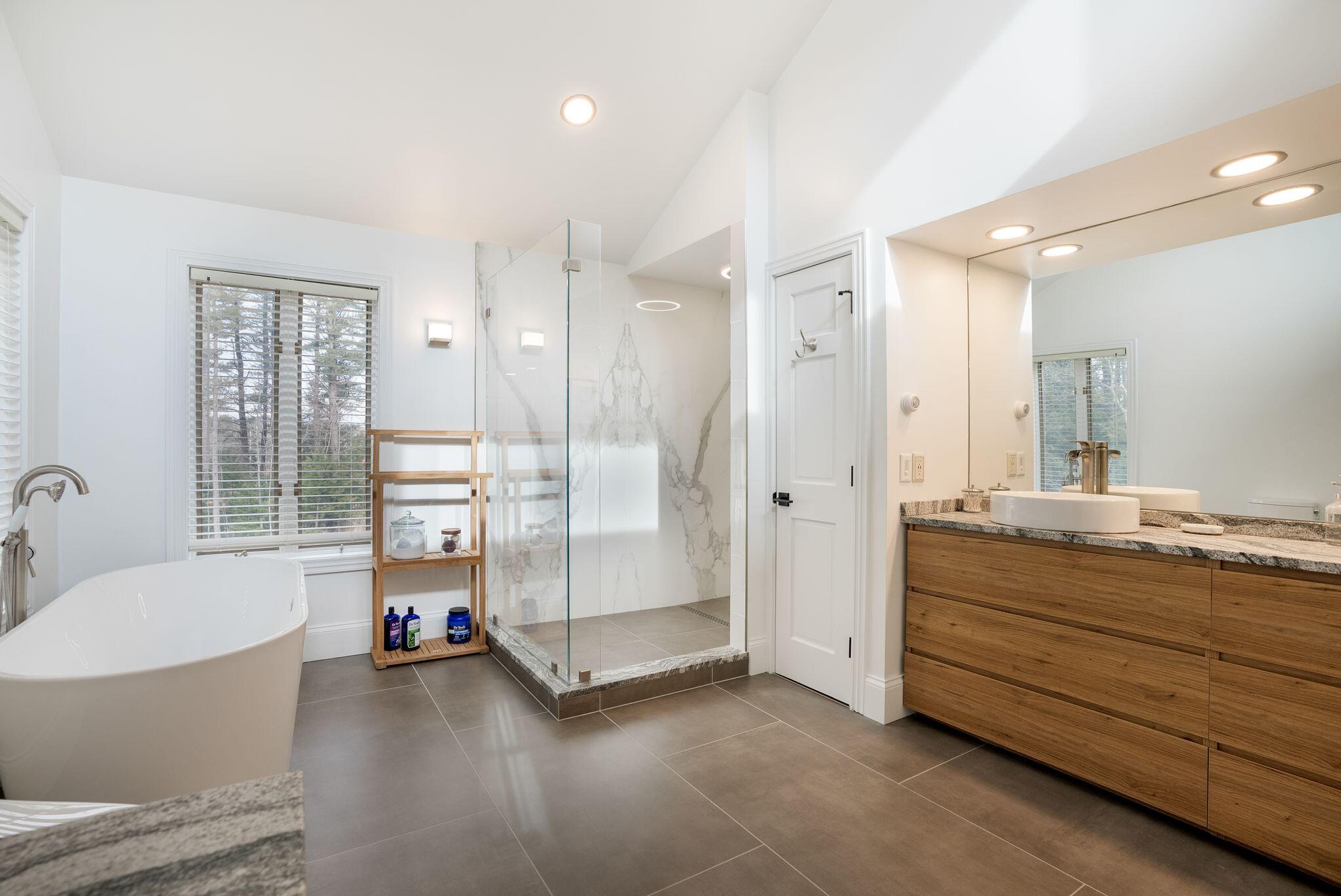 72 Stroudwater Road Portland, ME 04102 - Photo 23 of 45 Primary Bathroom