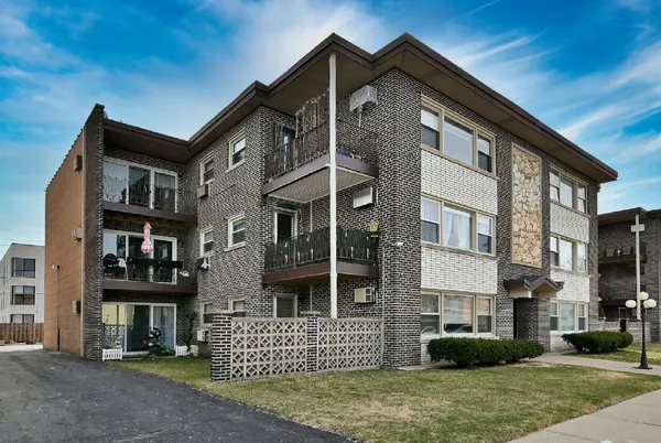 $220,000 | 3009 Paris Avenue, Unit 302, River Grove, IL 60171