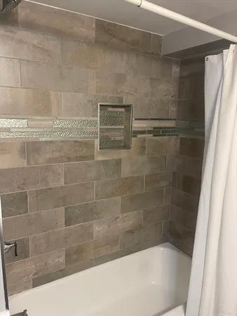 $3,000 | 8 Rock Cliff Road, Unit B, Marblehead, MA 01945