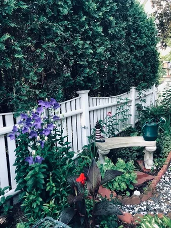 $3,000 | 8 Rock Cliff Road, Unit B, Marblehead, MA 01945