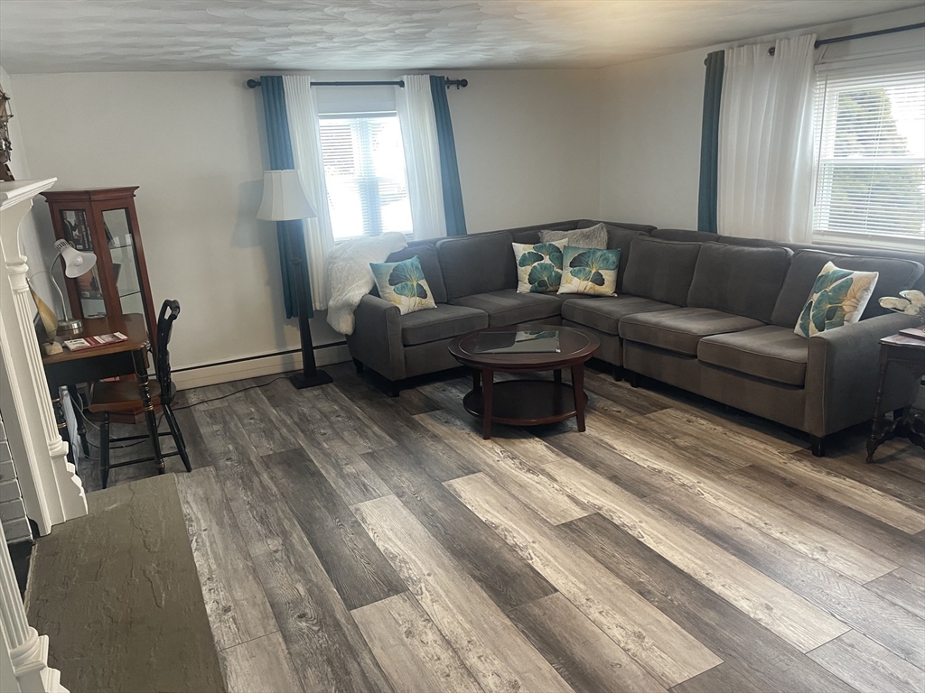 8 Rock Cliff Road, Unit B Marblehead, MA 01945 - Photo 5 of 22