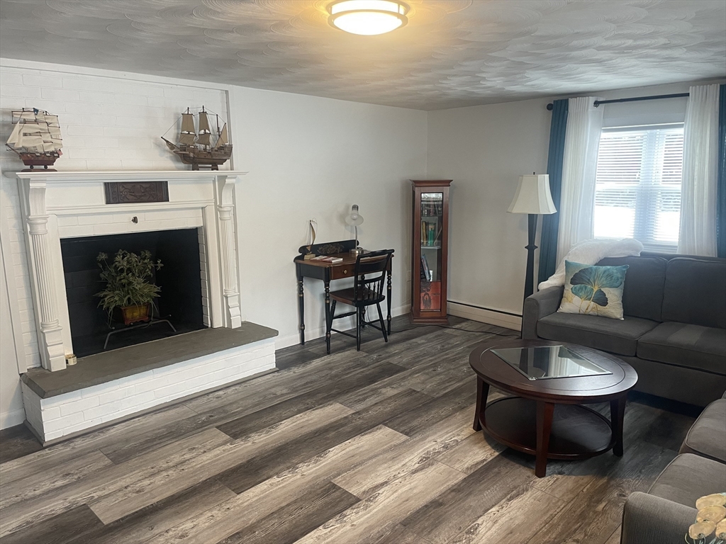 8 Rock Cliff Road, Unit B Marblehead, MA 01945 - Photo 6 of 22