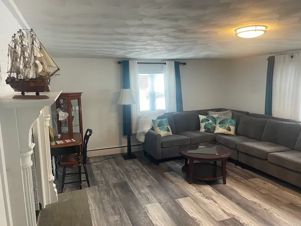 $3,000 | 8 Rock Cliff Road, Unit B, Marblehead, MA 01945