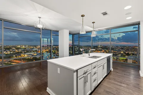 $899,500 | 1212 Laurel Street, Unit 2213, Nashville, TN 37203