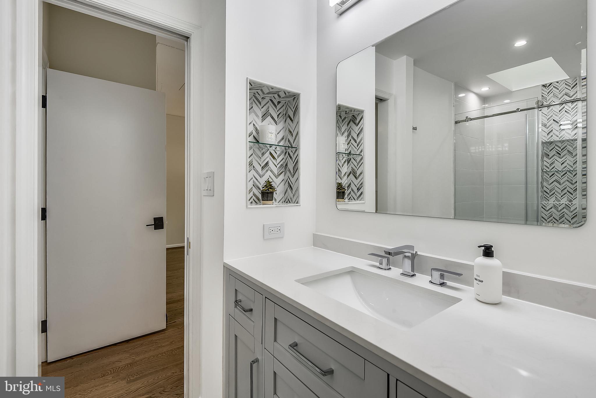 8907 Burdette Road Bethesda, MD 20817 - Photo 39 of 48 Upper Level Jack & Jill Bathroom