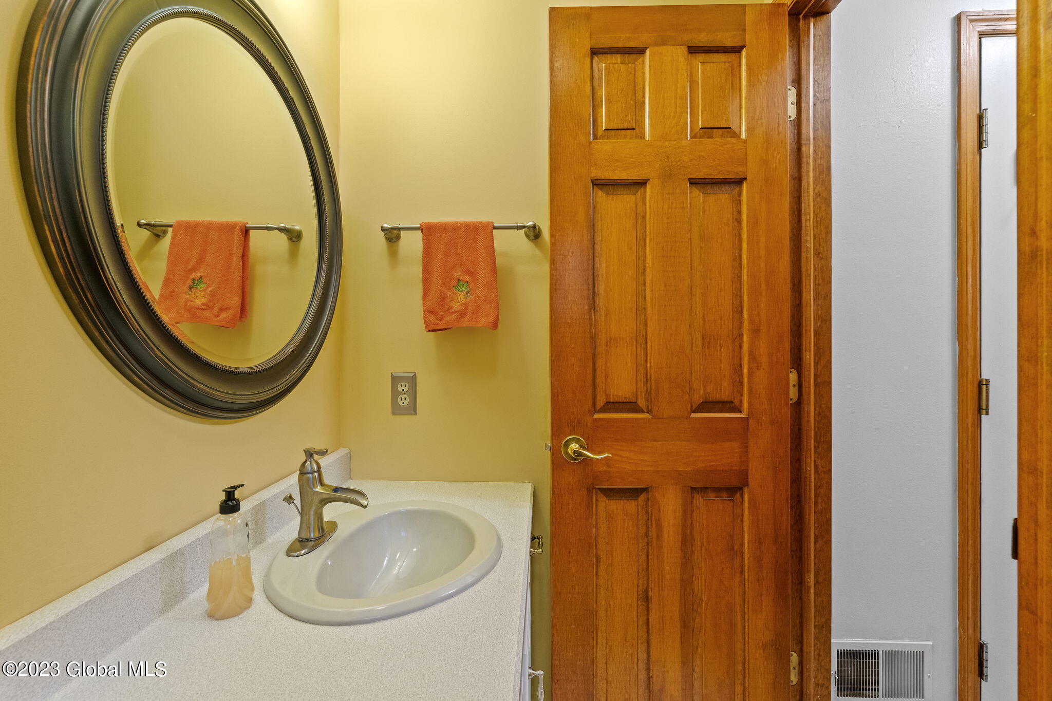 216 Shaker Ridge Drive Colonie, NY 12309 - Photo 18 of 71 55-web-or-mls-216-shaker-ridge-dr