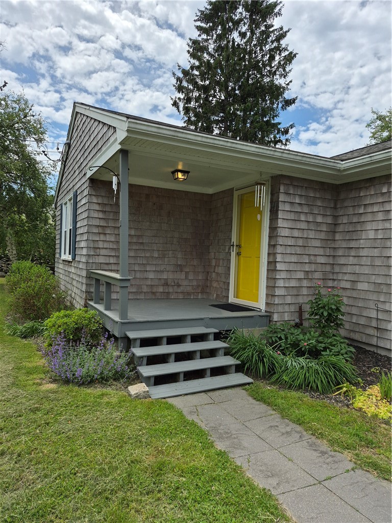 345 Stone Church Road Tiverton, RI 02878 - Photo 9 of 40 Entry