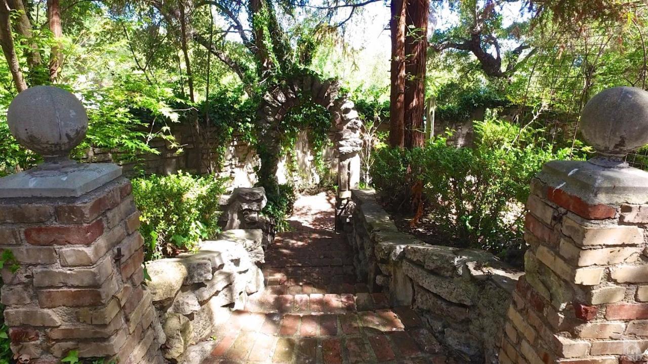 212 Dirt Road Lake Sherwood, CA 91361 - Photo 21 of 41 a backyard of a house with lots of green space