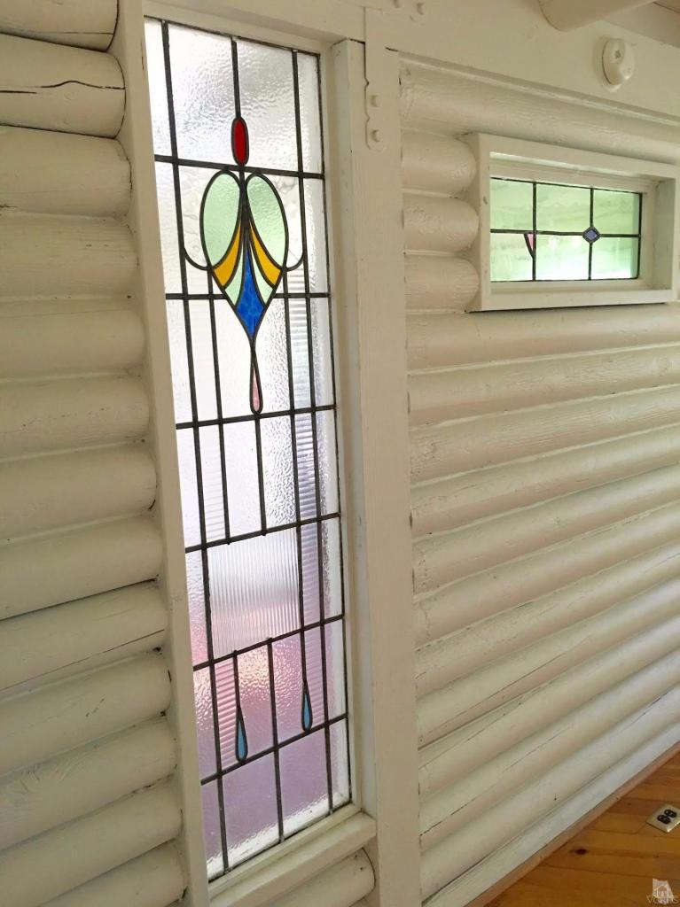 212 Dirt Road Lake Sherwood, CA 91361 - Photo 5 of 41 a bathroom with a window