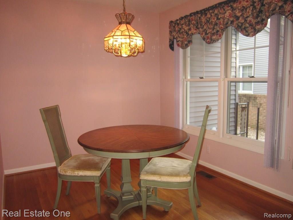 23063 Farmington Road Farmington, MI 48336 - Photo 16 of 37