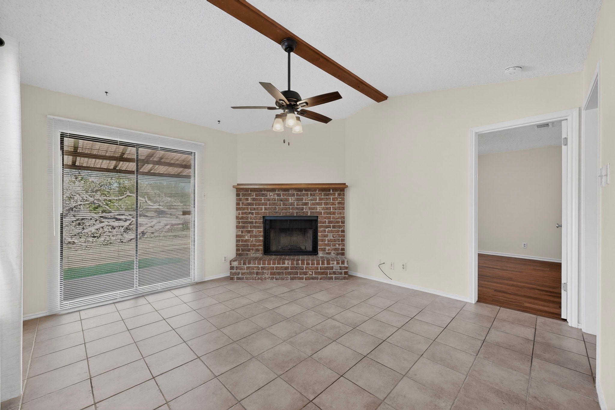 12800 Old San Antonio Road, Unit A Manchaca, TX 78652 - Photo 10 of 28 Living room
