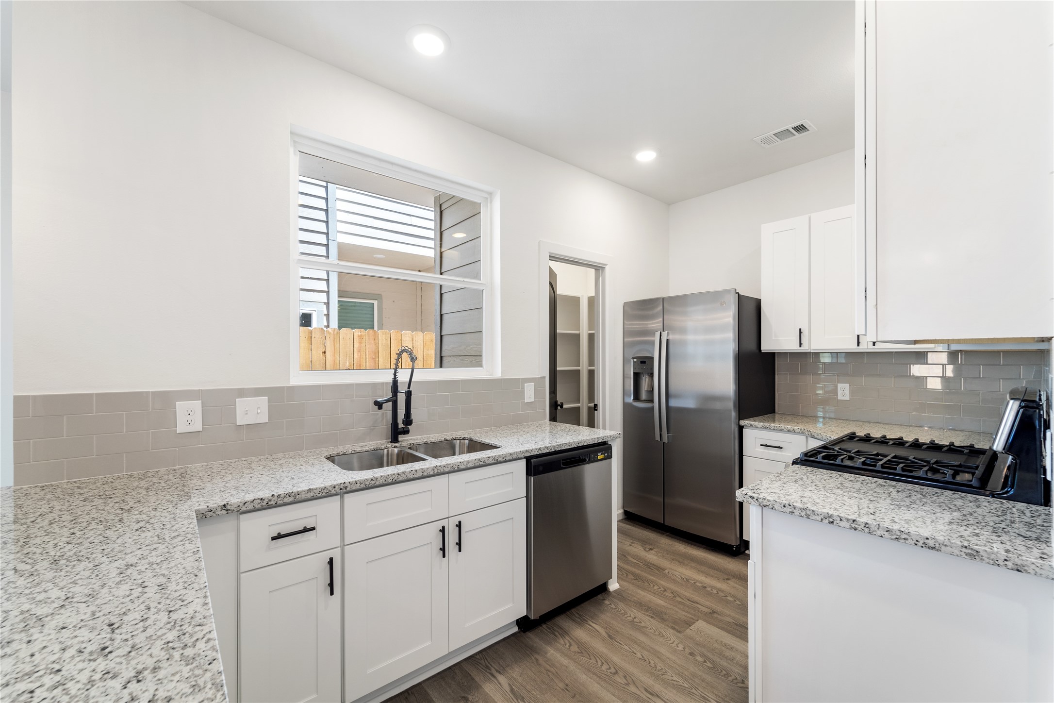 4307 Larkspur Street Houston, TX 77051 - Photo 5 of 15