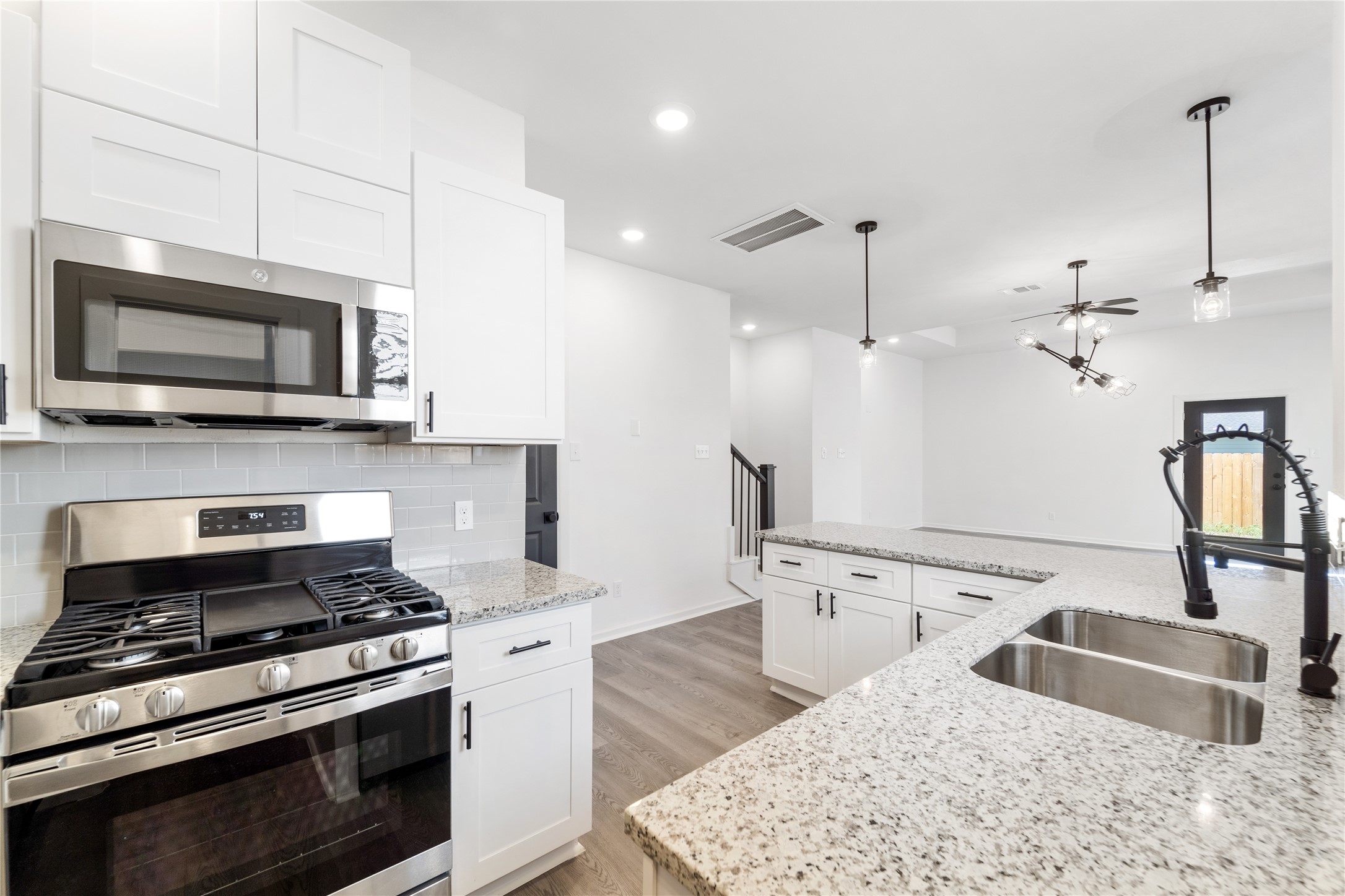 4307 Larkspur Street Houston, TX 77051 - Photo 6 of 15