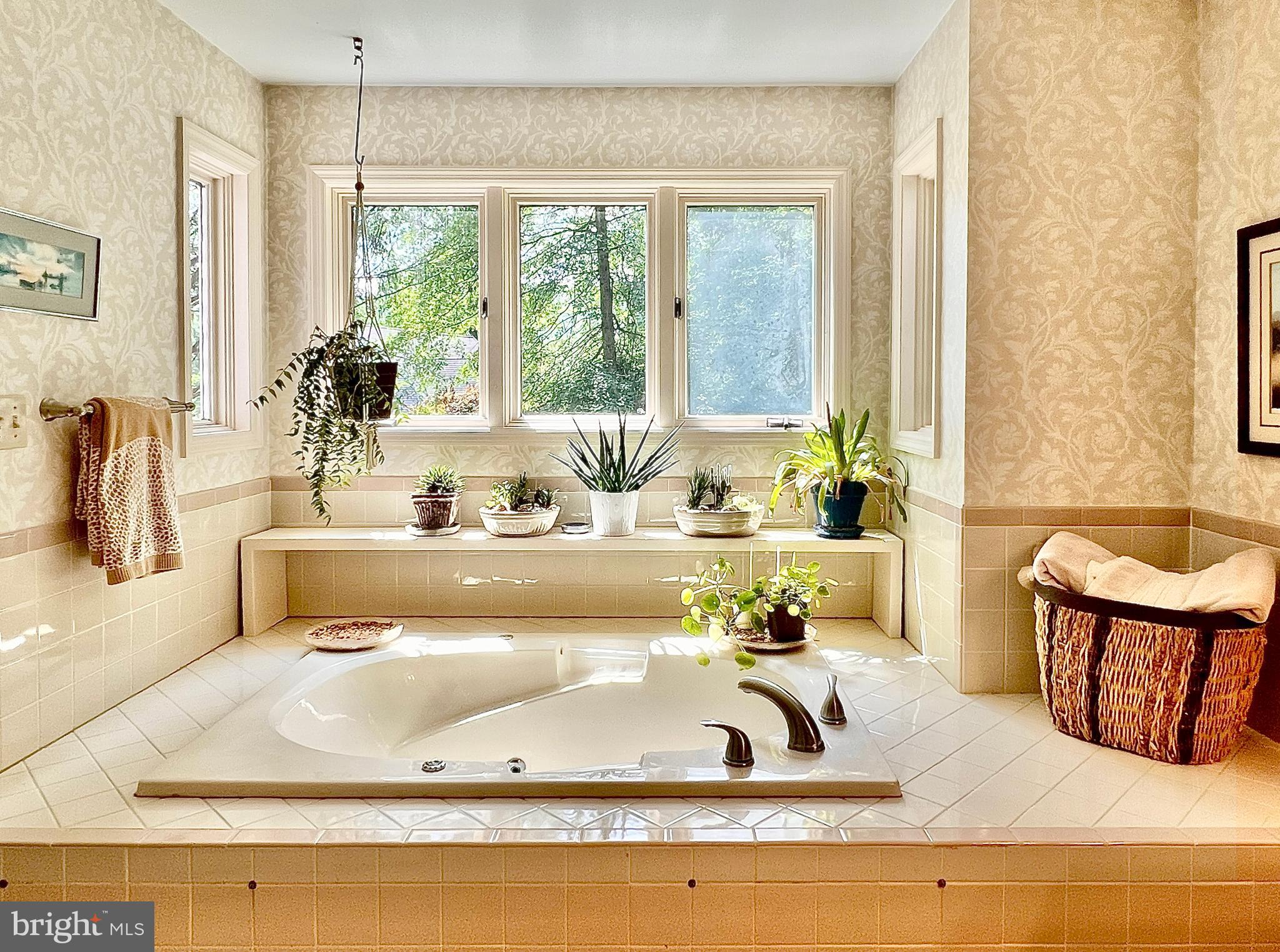 3 Royal Court Reading, PA 19607 - Photo 28 of 39 a view of living room with furniture and a large window