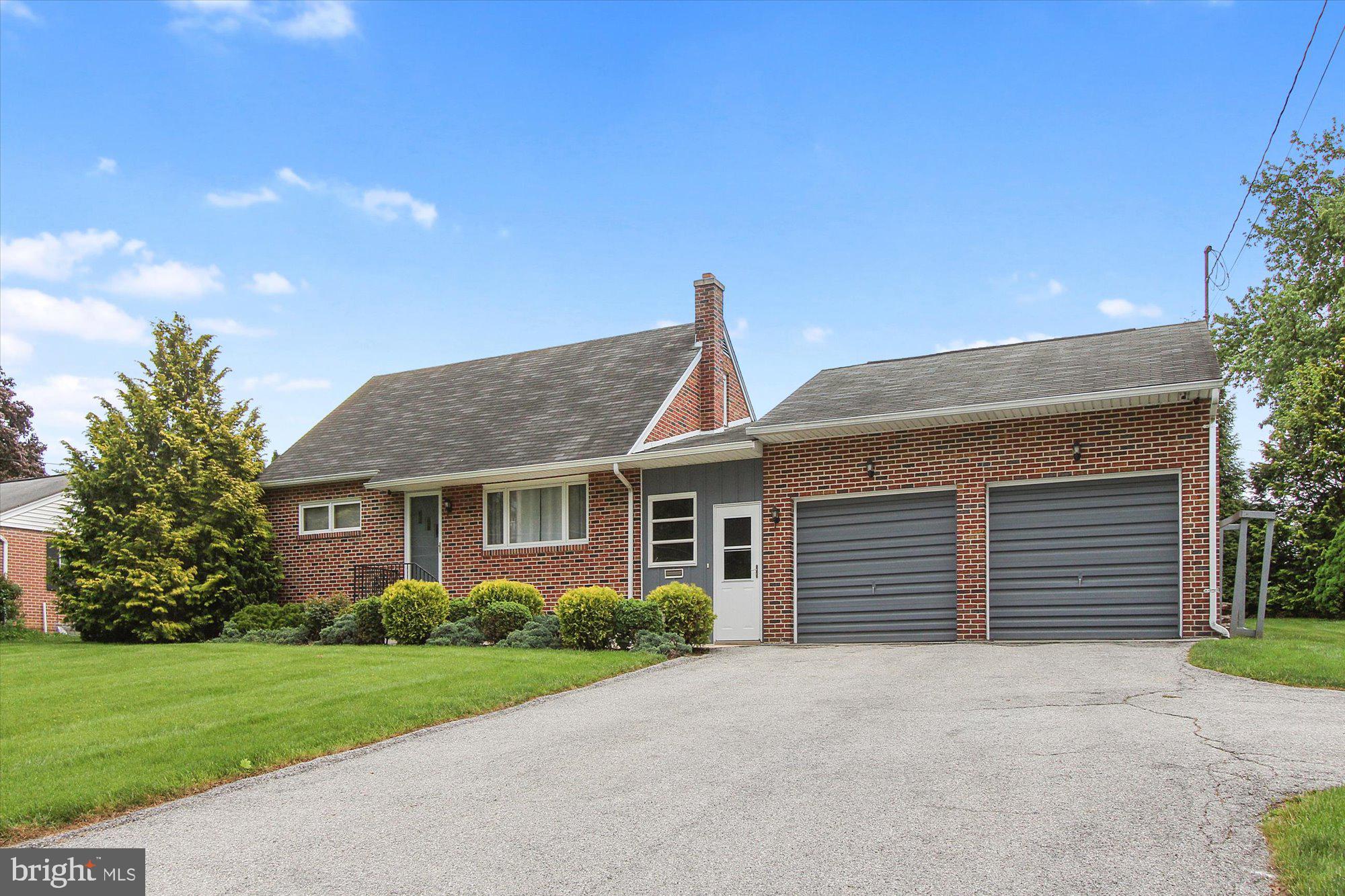 2554 Springwood Road York, PA 17402 - Photo 3 of 25 Gallery Image 3