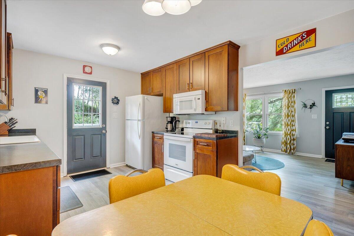 2825 Montvale Road Southwest Roanoke, VA 24015 - Photo 13 of 44 13-MIB07875