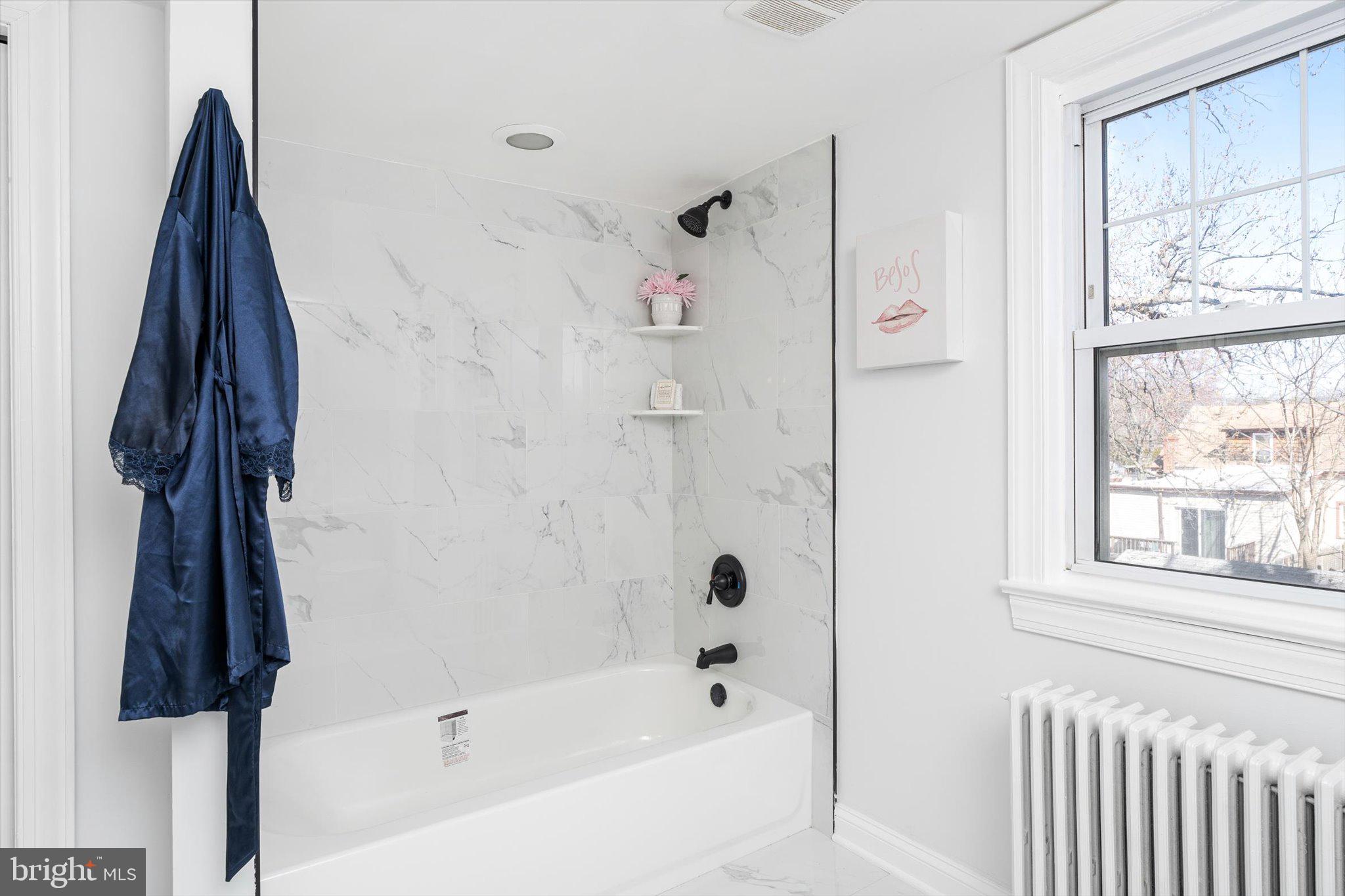 70 6th Avenue Hamilton, NJ 08619 - Photo 18 of 33 Full Bathroom