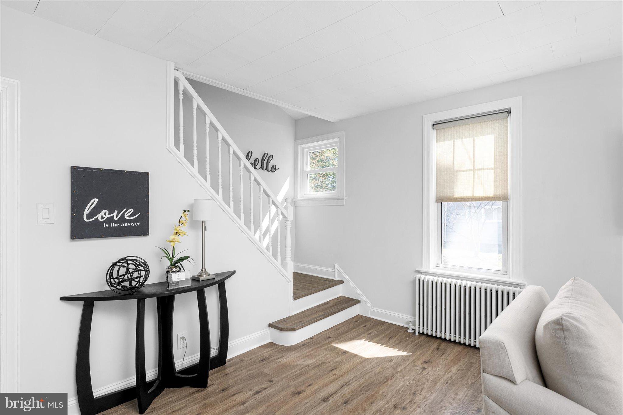 70 6th Avenue Hamilton, NJ 08619 - Photo 5 of 33 Living Room