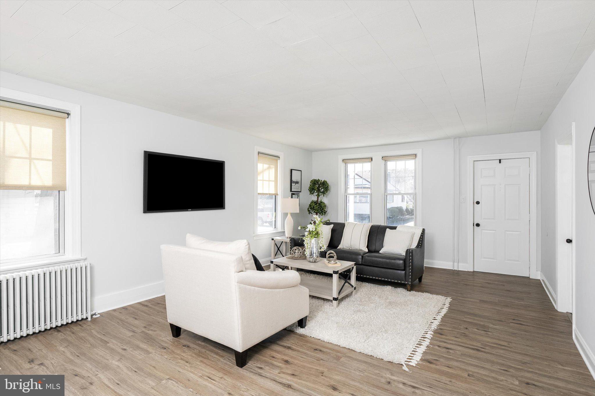 70 6th Avenue Hamilton, NJ 08619 - Photo 6 of 33 Living Room