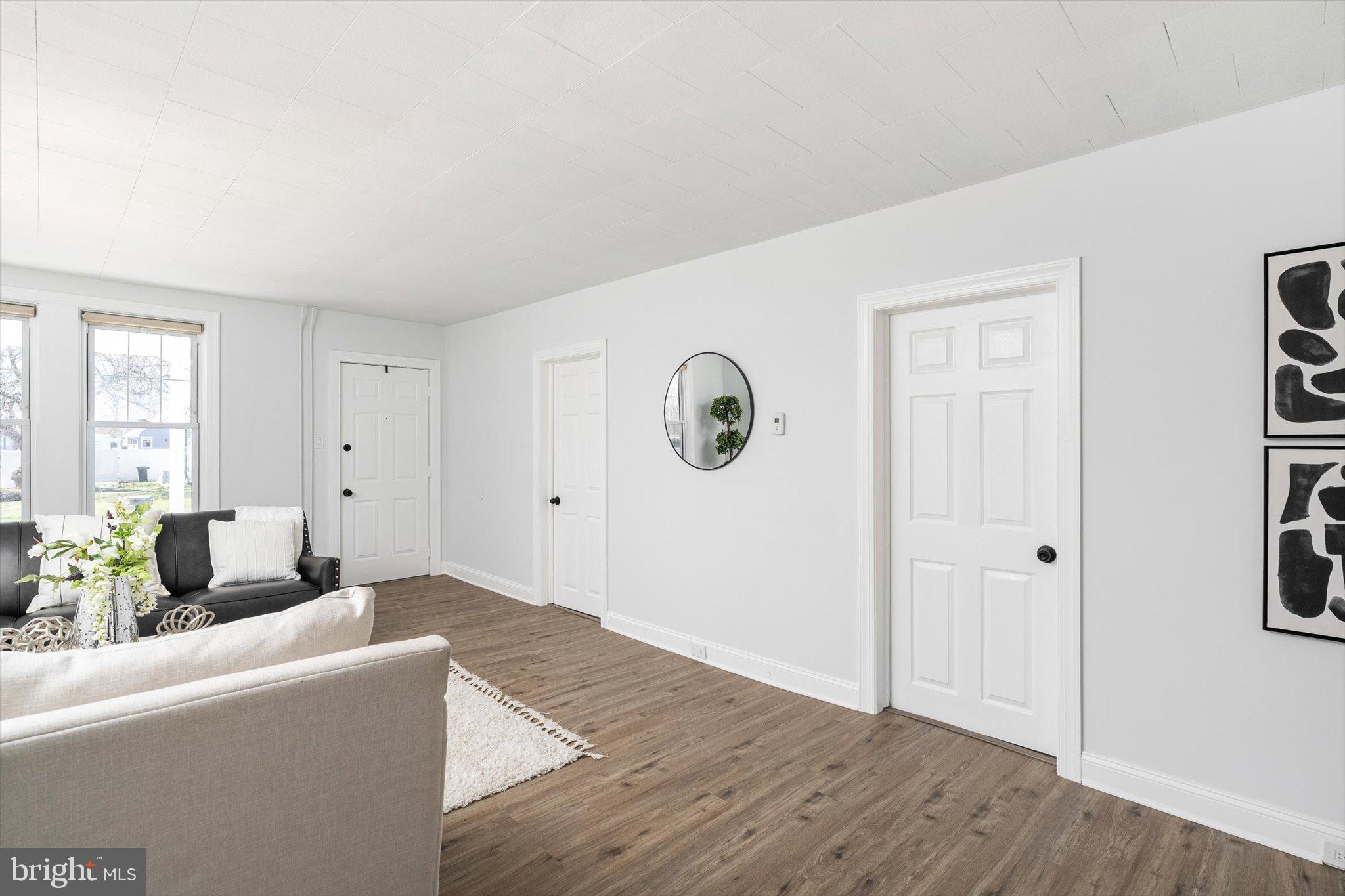 70 6th Avenue Hamilton, NJ 08619 - Photo 7 of 33 Living Room