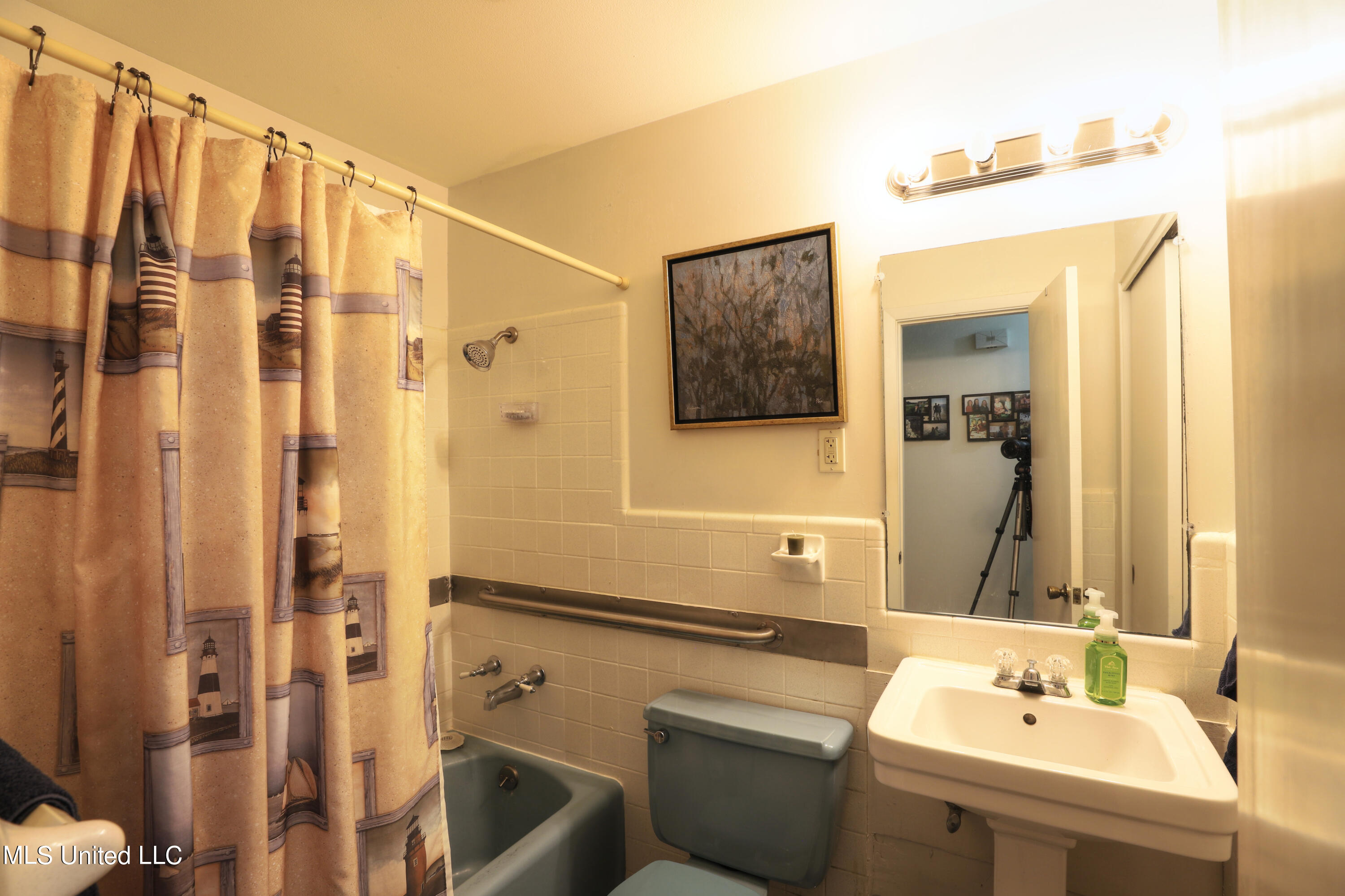 2521 Meadow Road Biloxi, MS 39531 - Photo 17 of 29 Spare Bathroom
