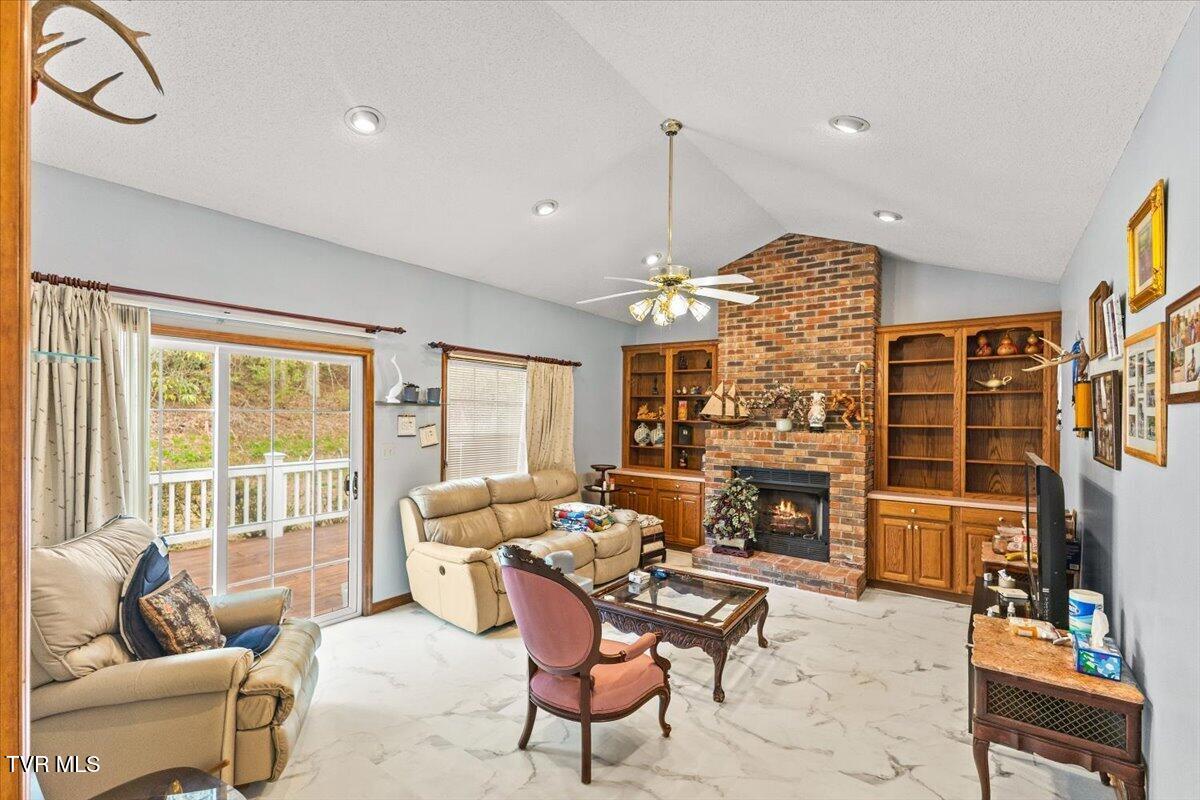515 Scioto Road Unicoi, TN 37692 - Photo 28 of 55 Family Room
