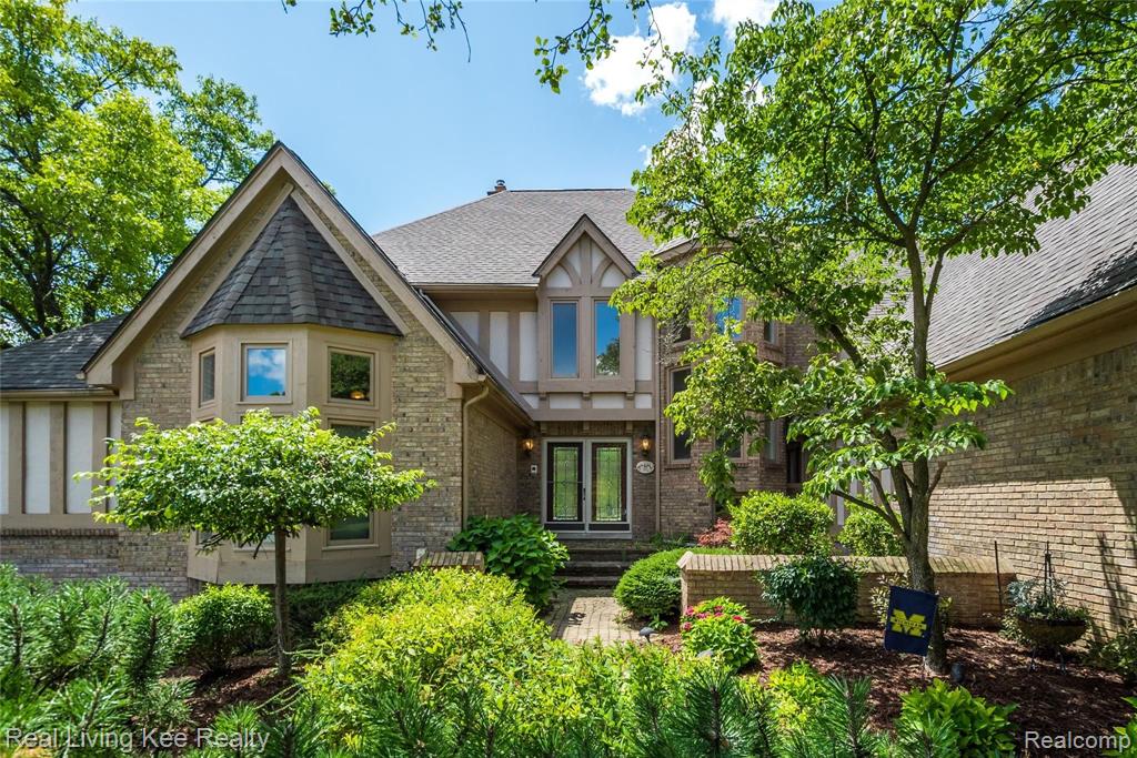 6368 Peach Tree Court Rochester Hills, MI 48306 - Photo 1 of 54