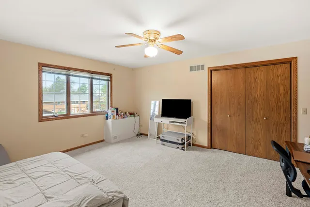 a view of a livingroom with a workspace