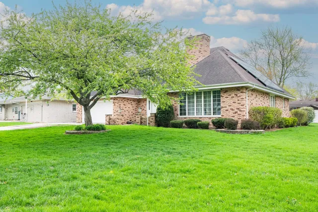 $354,900 | 524 Meadow Lane, Beecher, IL 60401