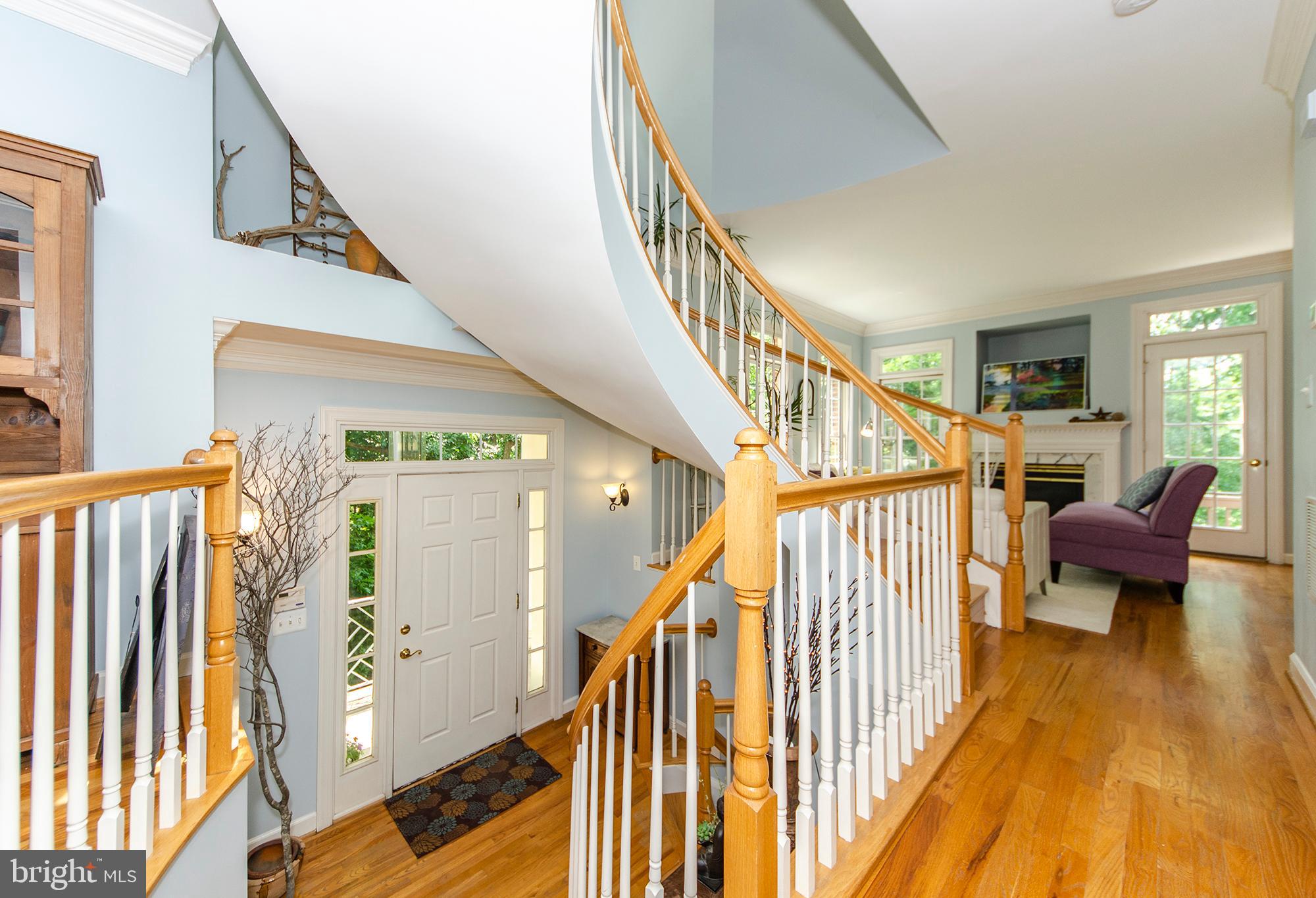 170 Rees Place Falls Church, VA 22046 - Photo 7 of 40 Foyer
