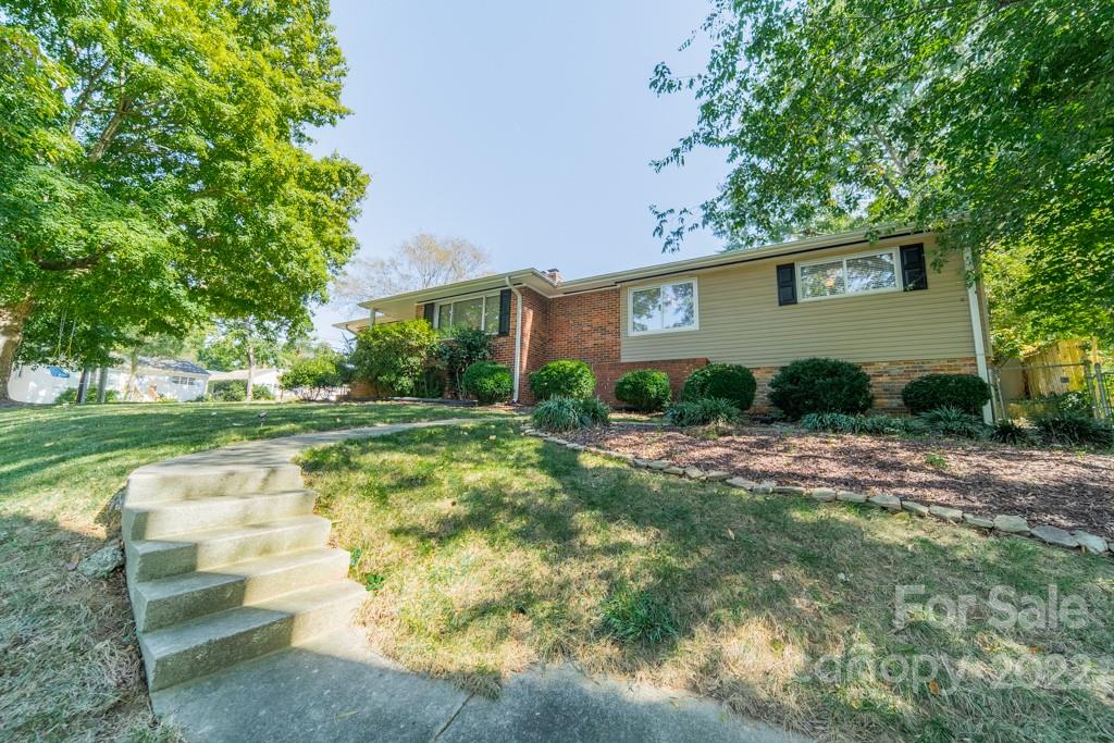 4819 Valley Stream Road Charlotte, NC 28209 - Photo 5 of 35 Gallery Image 5