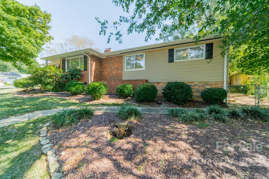 4819 Valley Stream Road Charlotte, NC 28209 - Photo 6 of 35 Gallery Image 6