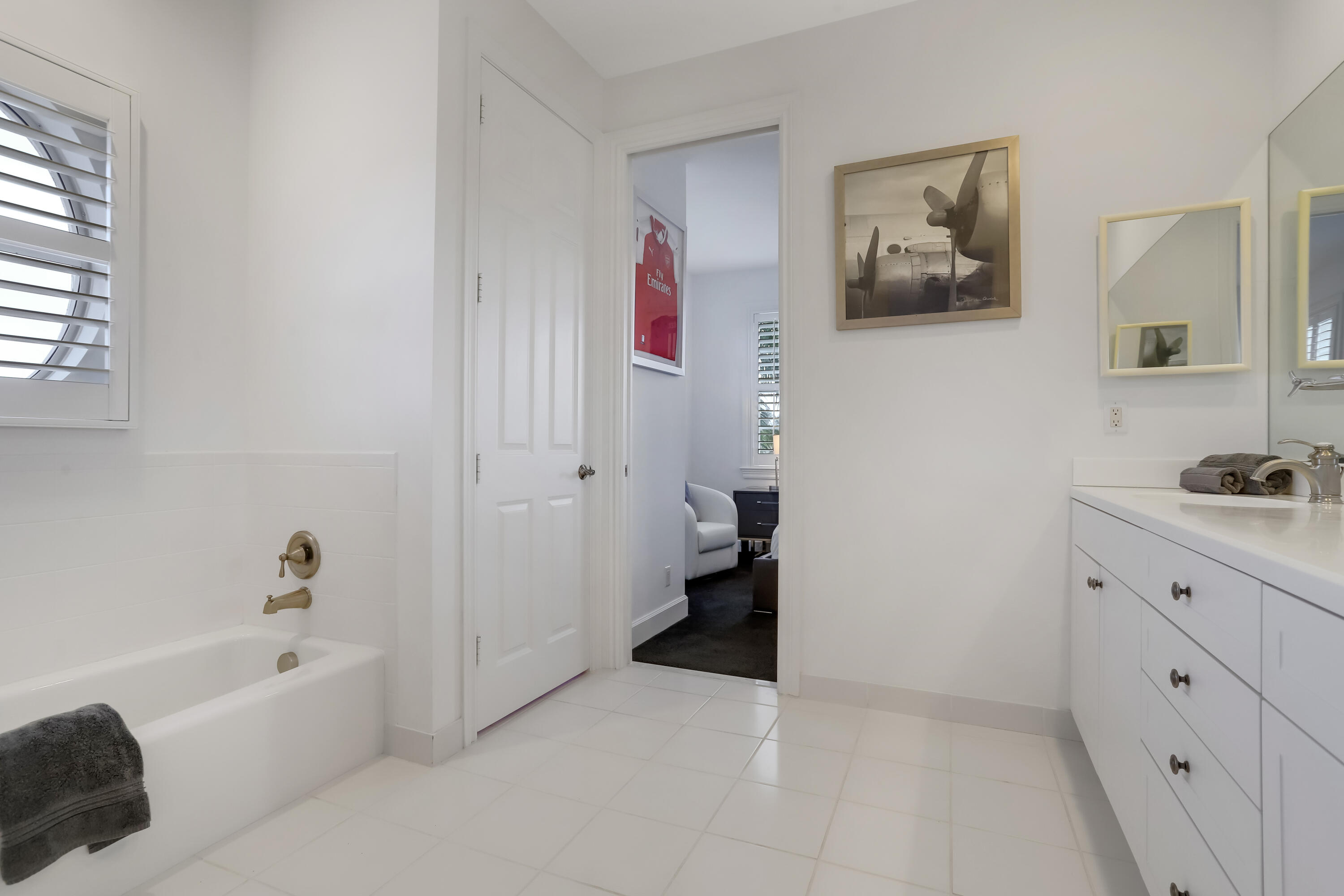 7101 Northwest Turtle Walk Boca Raton, FL 33487 - Photo 46 of 54 Upstairs Bath2