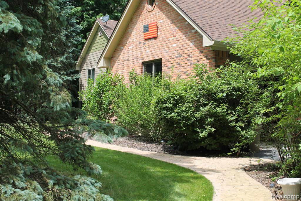 24421 Florence Road Armada, MI 48005 - Photo 2 of 39