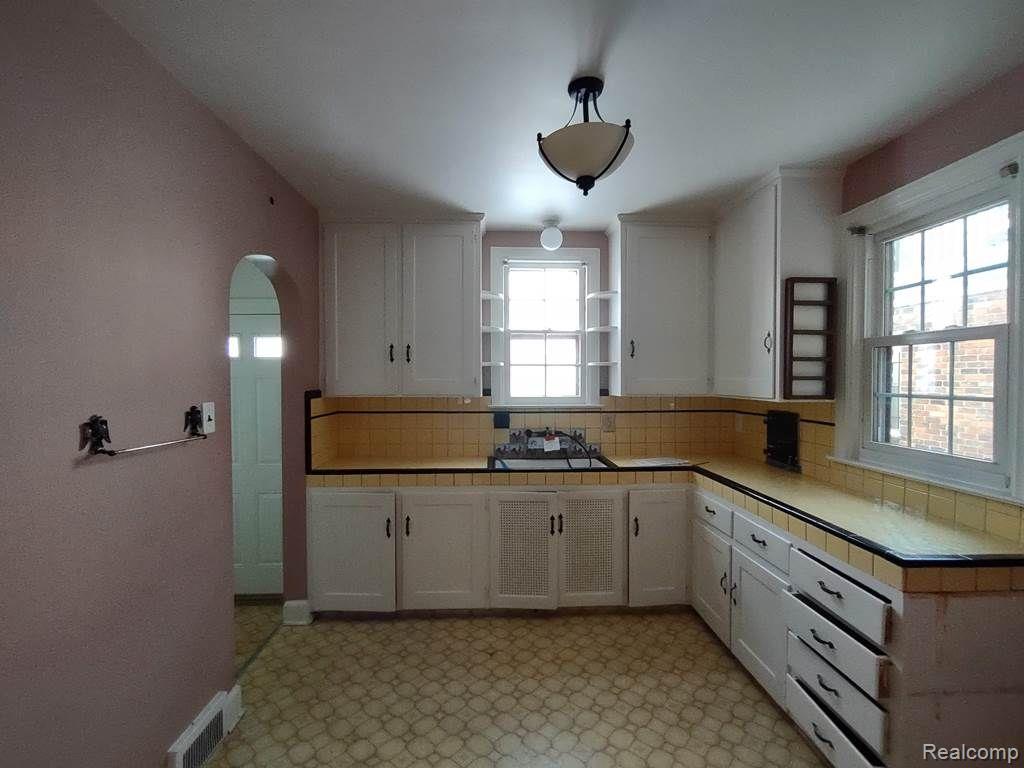 20435 Picadilly Road Detroit, MI 48221 - Photo 11 of 24 Gallery Image 11