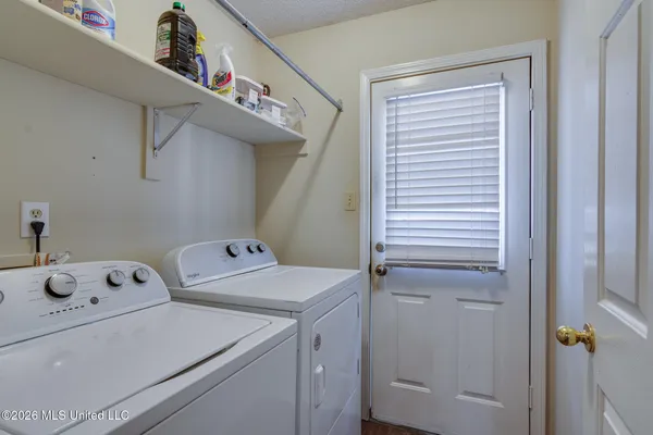 $219,900 | 1190 West E Ross Parkway, Southaven, MS 38671