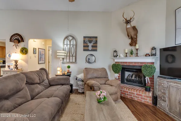 $219,900 | 1190 West E Ross Parkway, Southaven, MS 38671
